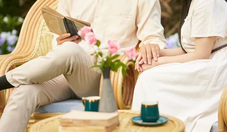 Sao mai Nguyễn Thu Hằng ra mắt MV Áo anh màu nắng nhân 20/10 - Ảnh 4. Sao mai Nguyễn Thu Hằng ra mắt MV Áo anh màu nắng nhân 20/10 - Ảnh 4.