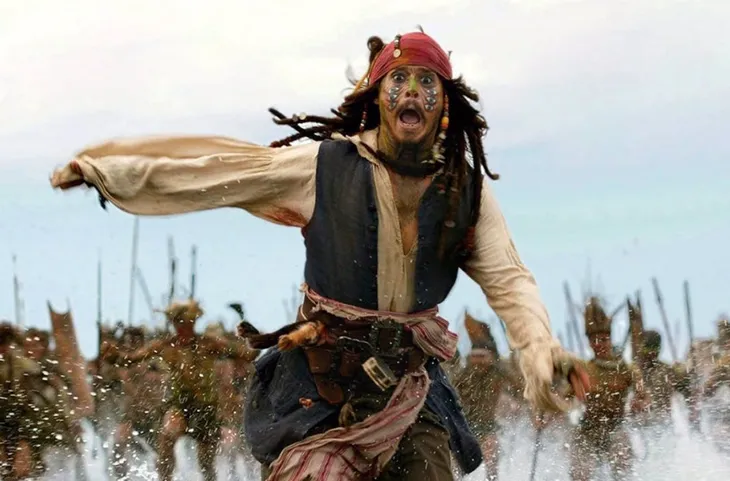 Phục trang cướp biển bùng nổ sau hiệu ứng phiên tòa giữa Johnny Depp - Amber Heard - Ảnh 1. Phục trang cướp biển bùng nổ sau hiệu ứng phiên tòa giữa Johnny Depp - Amber Heard - Ảnh 1.