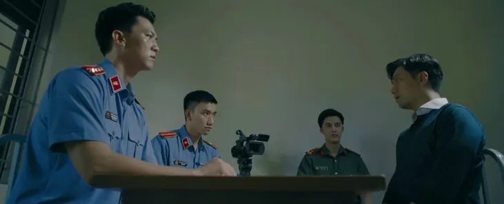 Hành trình công lý - Tập 6: Sếp Phó tổng vừa bị bắt, vợ con, mẹ già đã bị hàng xóm hắt hủi - Ảnh 12. Hành trình công lý - Tập 6: Sếp Phó tổng vừa bị bắt, vợ con, mẹ già đã bị hàng xóm hắt hủi - Ảnh 12.