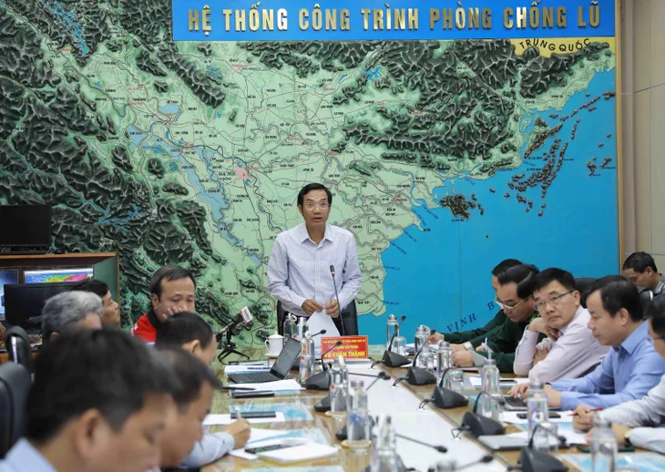 Bão số 6 tiếp tục có xu hướng giảm cường độ - Ảnh 1. Bão số 6 tiếp tục có xu hướng giảm cường độ - Ảnh 1.