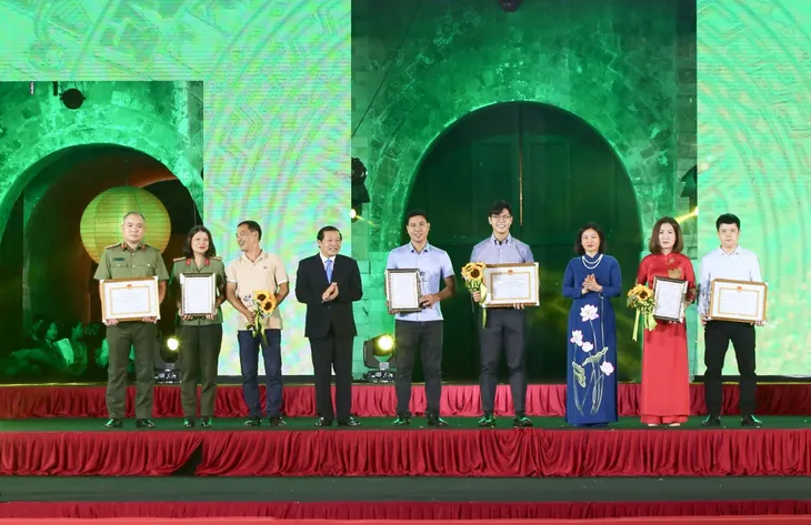 VTV Digital giành giải A Giải báo chí về Phát triển văn hóa và xây dựng người Hà Nội thanh lịch, văn minh 2022 - Ảnh 2. VTV Digital giành giải A Giải báo chí về Phát triển văn hóa và xây dựng người Hà Nội thanh lịch, văn minh 2022 - Ảnh 2.