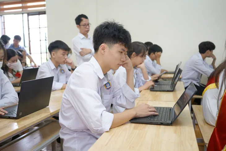 Lenovo và các đối tác Microsoft và AMD chung tay thúc đẩy số hóa giáo dục - Ảnh 2. Lenovo và các đối tác Microsoft và AMD chung tay thúc đẩy số hóa giáo dục - Ảnh 2.