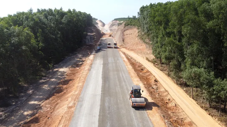 Hoàn thành 361 km cao tốc Bắc - Nam phía Đông trong năm 2022 - Ảnh 2.