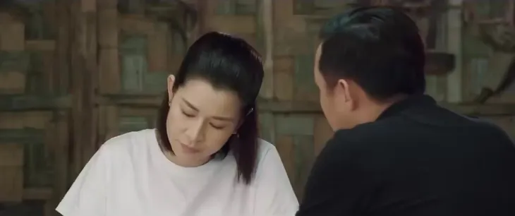 Thông gia ngõ hẹp - Tập 10: Mai có kẻ bám đuôi? - Ảnh 2. Thông gia ngõ hẹp - Tập 10: Mai có kẻ bám đuôi? - Ảnh 2.