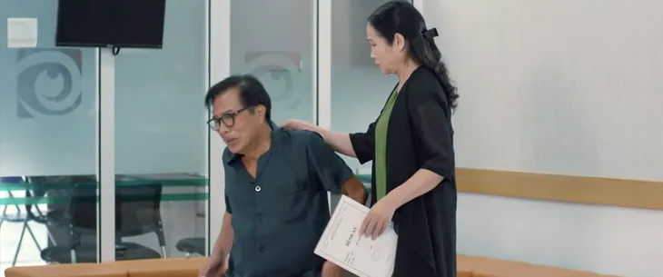 Thông gia ngõ hẹp - Tập 10: Ông Khôi lại phải đi cấp cứu vì ông Phúc - Ảnh 12. Thông gia ngõ hẹp - Tập 10: Ông Khôi lại phải đi cấp cứu vì ông Phúc - Ảnh 12.