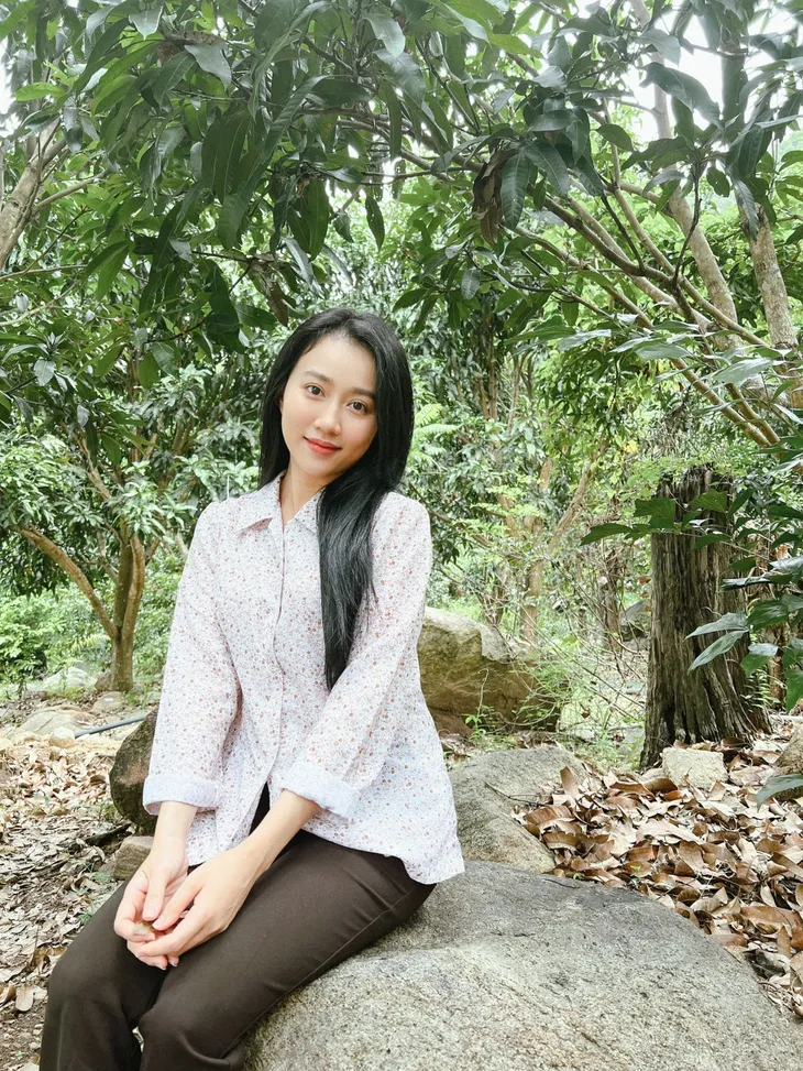 Huỳnh Hồng Loan vất vả khi vào vai gái quê khờ khạo - Ảnh 1. Huỳnh Hồng Loan vất vả khi vào vai gái quê khờ khạo - Ảnh 1.