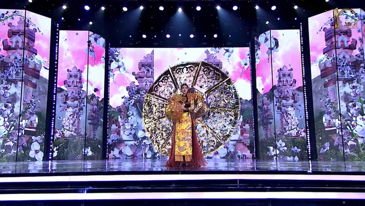 Miss Grand International 2022: Thiên Ân gặp sự cố với trang phục 14kg - Ảnh 4. Miss Grand International 2022: Thiên Ân gặp sự cố với trang phục 14kg - Ảnh 4.