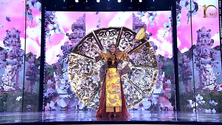 Miss Grand International 2022: Thiên Ân gặp sự cố với trang phục 14kg - Ảnh 2. Miss Grand International 2022: Thiên Ân gặp sự cố với trang phục 14kg - Ảnh 2.