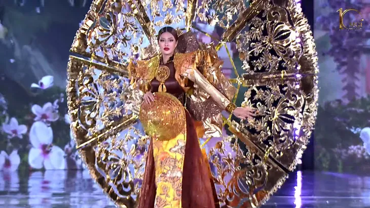 Miss Grand International 2022: Thiên Ân gặp sự cố với trang phục 14kg - Ảnh 5. Miss Grand International 2022: Thiên Ân gặp sự cố với trang phục 14kg - Ảnh 5.