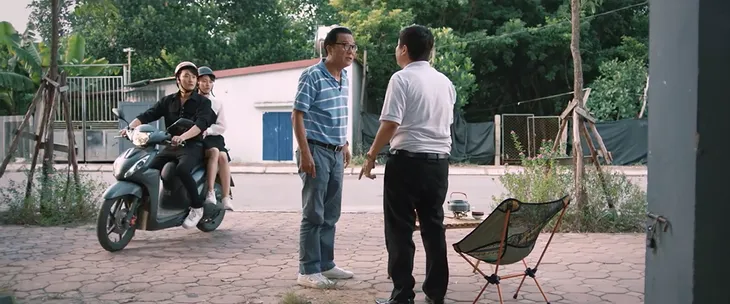 Thông gia ngõ hẹp - Tập 11: Ông Khôi vung tay quá trán khiến ông Phúc chảy máu - Ảnh 3. Thông gia ngõ hẹp - Tập 11: Ông Khôi vung tay quá trán khiến ông Phúc chảy máu - Ảnh 3.