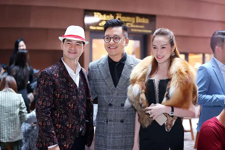 Gần 100 người mẫu, 8 nhà thiết kế tỏa sáng tại VC Fashion Show - Bước chân di sản - Ảnh 1. Gần 100 người mẫu, 8 nhà thiết kế tỏa sáng tại VC Fashion Show - Bước chân di sản - Ảnh 1.