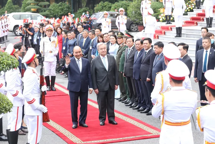 Lễ đón Tổng Thư ký Liên hợp quốc António Guterres thăm chính thức VIệt Nam - Ảnh 2. Lễ đón Tổng Thư ký Liên hợp quốc António Guterres thăm chính thức VIệt Nam - Ảnh 2.