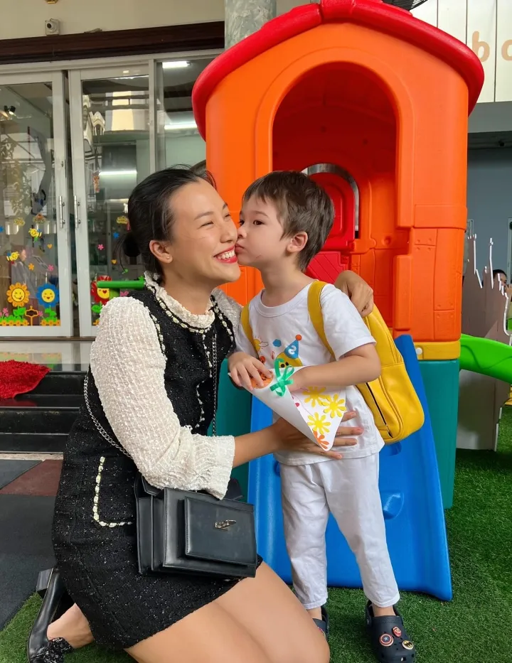 Sao Việt ngày 22/10: Nhã Phương - Trường Giang trốn con đi chơi, dàn khách mời quậy tưng bừng đám cưới Bình An - Phương Nga - Ảnh 7. Sao Việt ngày 22/10: Nhã Phương - Trường Giang trốn con đi chơi, dàn khách mời quậy tưng bừng đám cưới Bình An - Phương Nga - Ảnh 7.