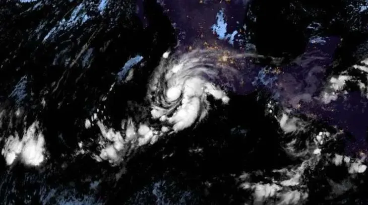 Bão Roslyn hướng đến đổ bộ vào bờ biển Mexico cuối tuần này - Ảnh 1. Bão Roslyn hướng đến đổ bộ vào bờ biển Mexico cuối tuần này - Ảnh 1.