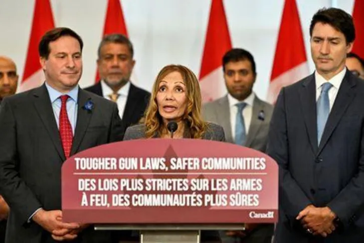 Canada đóng băng súng ngắn, nỗ lực kiểm soát súng nghiêm ngặt nhất trong 40 năm - Ảnh 1. Canada đóng băng súng ngắn, nỗ lực kiểm soát súng nghiêm ngặt nhất trong 40 năm - Ảnh 1.