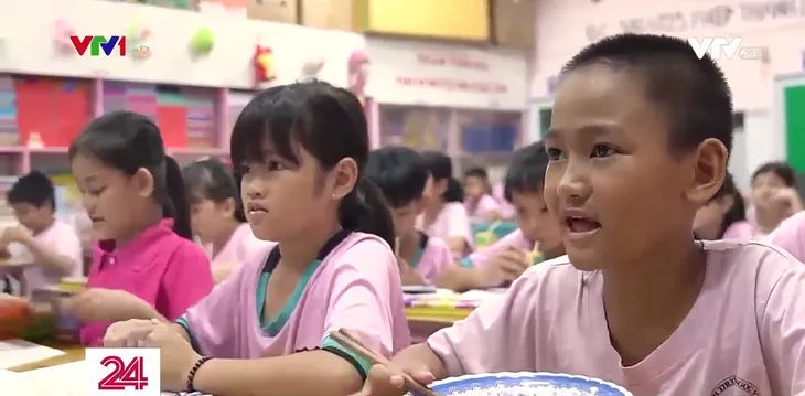 Lớp học 15 năm là ngôi nhà thứ hai của trẻ em khó khăn - Ảnh 1. Lớp học 15 năm là ngôi nhà thứ hai của trẻ em khó khăn - Ảnh 1.