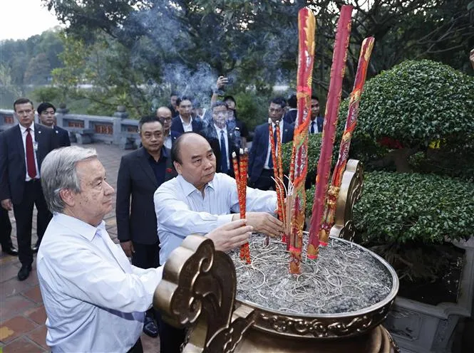 Tổng Thư ký Liên Hợp Quốc thăm thành phố vì hòa bình - Ảnh 4. Tổng Thư ký Liên Hợp Quốc thăm thành phố vì hòa bình - Ảnh 4.