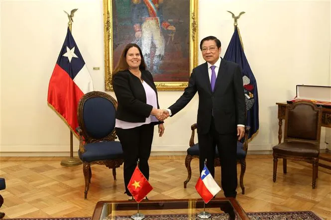 Tăng cường hợp tác với các chính đảng Chile - Ảnh 2. Tăng cường hợp tác với các chính đảng Chile - Ảnh 2.