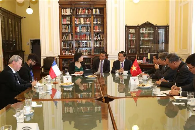 Tăng cường hợp tác với các chính đảng Chile - Ảnh 1. Tăng cường hợp tác với các chính đảng Chile - Ảnh 1.