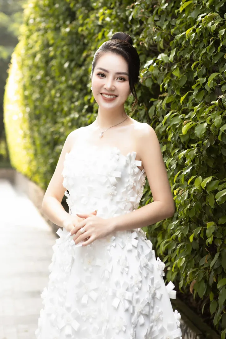 Sao Việt ngày 23/10: Nhà báo Lại Văn Sâm tiết lộ ảnh hiếm về con trai, Diệu Nhi - Anh Tú tổ chức đám cưới ở Hà Nội - Ảnh 5. Sao Việt ngày 23/10: Nhà báo Lại Văn Sâm tiết lộ ảnh hiếm về con trai, Diệu Nhi - Anh Tú tổ chức đám cưới ở Hà Nội - Ảnh 5.