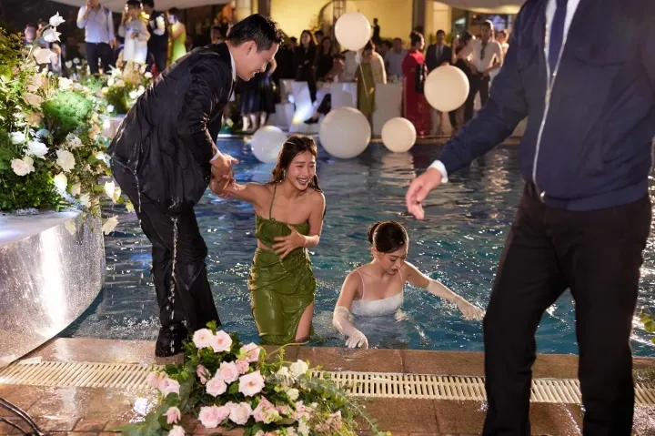 Sao Việt ngày 23/10: Nhà báo Lại Văn Sâm tiết lộ ảnh hiếm về con trai, Diệu Nhi - Anh Tú tổ chức đám cưới ở Hà Nội - Ảnh 9. Sao Việt ngày 23/10: Nhà báo Lại Văn Sâm tiết lộ ảnh hiếm về con trai, Diệu Nhi - Anh Tú tổ chức đám cưới ở Hà Nội - Ảnh 9.