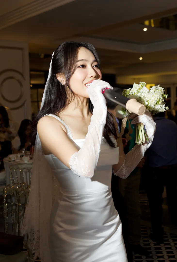 Diệu Nhi - Anh Tú song ca trong tiệc cưới ở Hà Nội - Ảnh 4. Diệu Nhi - Anh Tú song ca trong tiệc cưới ở Hà Nội - Ảnh 4.