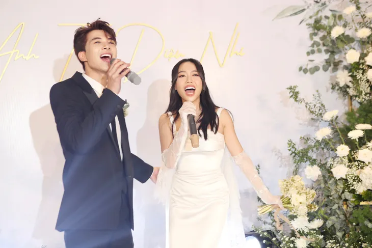 Diệu Nhi - Anh Tú song ca trong tiệc cưới ở Hà Nội - Ảnh 6. Diệu Nhi - Anh Tú song ca trong tiệc cưới ở Hà Nội - Ảnh 6.