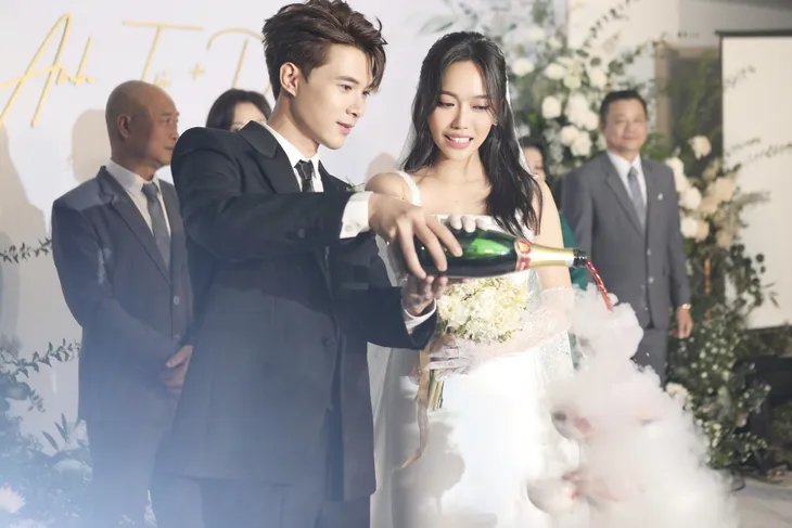 Diệu Nhi - Anh Tú song ca trong tiệc cưới ở Hà Nội - Ảnh 13. Diệu Nhi - Anh Tú song ca trong tiệc cưới ở Hà Nội - Ảnh 13.