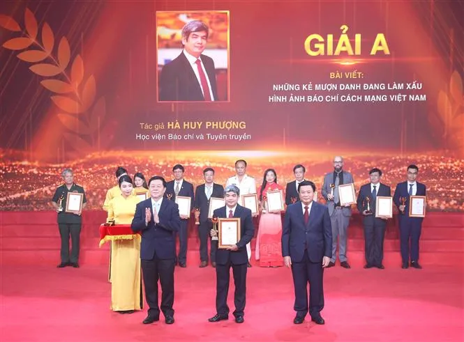Đẩy mạnh công tác bảo vệ nền tảng tư tưởng của Đảng - Ảnh 4. Đẩy mạnh công tác bảo vệ nền tảng tư tưởng của Đảng - Ảnh 4.