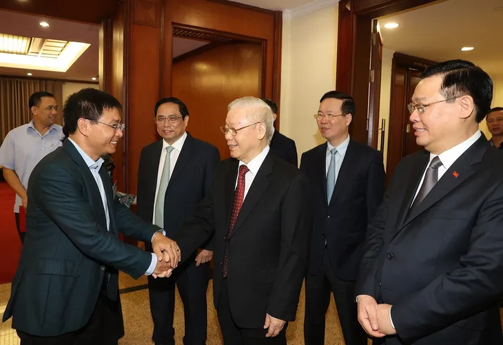 Tổng Bí thư Nguyễn Phú Trọng chủ trì Hội nghị triển khai thực hiện Nghị quyết của Bộ Chính trị về vùng Đông Nam Bộ - Ảnh 3. Tổng Bí thư Nguyễn Phú Trọng chủ trì Hội nghị triển khai thực hiện Nghị quyết của Bộ Chính trị về vùng Đông Nam Bộ - Ảnh 3.