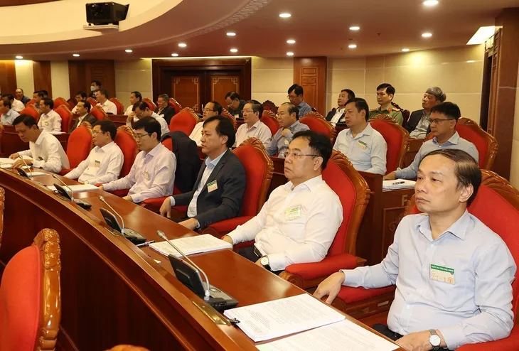 Tổng Bí thư Nguyễn Phú Trọng chủ trì Hội nghị triển khai thực hiện Nghị quyết của Bộ Chính trị về vùng Đông Nam Bộ - Ảnh 6. Tổng Bí thư Nguyễn Phú Trọng chủ trì Hội nghị triển khai thực hiện Nghị quyết của Bộ Chính trị về vùng Đông Nam Bộ - Ảnh 6.