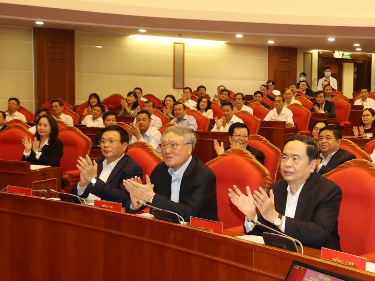 Tổng Bí thư Nguyễn Phú Trọng chủ trì Hội nghị triển khai thực hiện Nghị quyết của Bộ Chính trị về vùng Đông Nam Bộ - Ảnh 5. Tổng Bí thư Nguyễn Phú Trọng chủ trì Hội nghị triển khai thực hiện Nghị quyết của Bộ Chính trị về vùng Đông Nam Bộ - Ảnh 5.