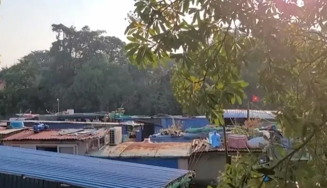 Di dời xóm nhà thuyền sau 40 năm tồn tại - Ảnh 1. Di dời xóm nhà thuyền sau 40 năm tồn tại - Ảnh 1.