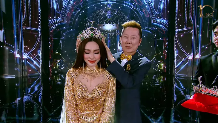 Thùy Tiên bắn 4 thứ tiếng trong giây phút kết thúc nhiệm kỳ Miss Grand International - Ảnh 7. Thùy Tiên bắn 4 thứ tiếng trong giây phút kết thúc nhiệm kỳ Miss Grand International - Ảnh 7.