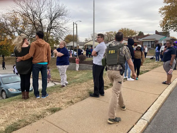Mỹ: Xả súng ở trường trung học St. Louis khiến 3 người tử vong, bao gồm cả nghi phạm - Ảnh 1. Mỹ: Xả súng ở trường trung học St. Louis khiến 3 người tử vong, bao gồm cả nghi phạm - Ảnh 1.