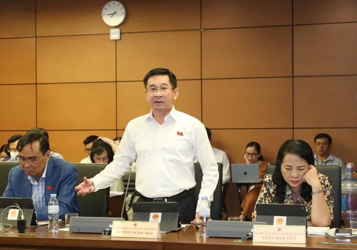 Đấu giá biển số ô tô: Người nghèo không có tiền đấu giá sở hữu biển thế nào? - Ảnh 1. Đấu giá biển số ô tô: Người nghèo không có tiền đấu giá sở hữu biển thế nào? - Ảnh 1.