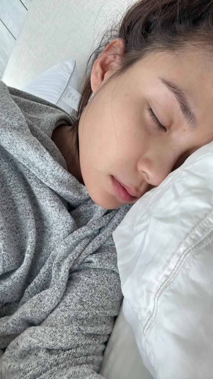 Sao Việt ngày 26/10: Thúy Diễm hủy mọi công việc, Chí Trung selfie tình cảm cùng bạn diễn - Ảnh 1. Sao Việt ngày 26/10: Thúy Diễm hủy mọi công việc, Chí Trung selfie tình cảm cùng bạn diễn - Ảnh 1.