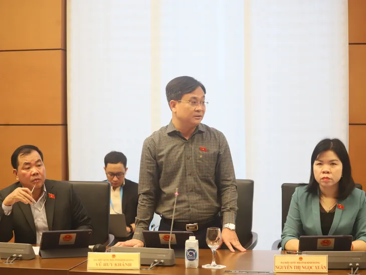 Đấu giá biển số ô tô: Người nghèo không có tiền đấu giá sở hữu biển thế nào? - Ảnh 2. Đấu giá biển số ô tô: Người nghèo không có tiền đấu giá sở hữu biển thế nào? - Ảnh 2.