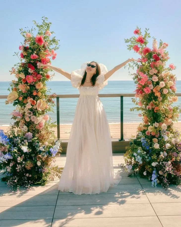 Gong Hyo Jin lần đầu khoe ảnh đám cưới - Ảnh 1. Gong Hyo Jin lần đầu khoe ảnh đám cưới - Ảnh 1.