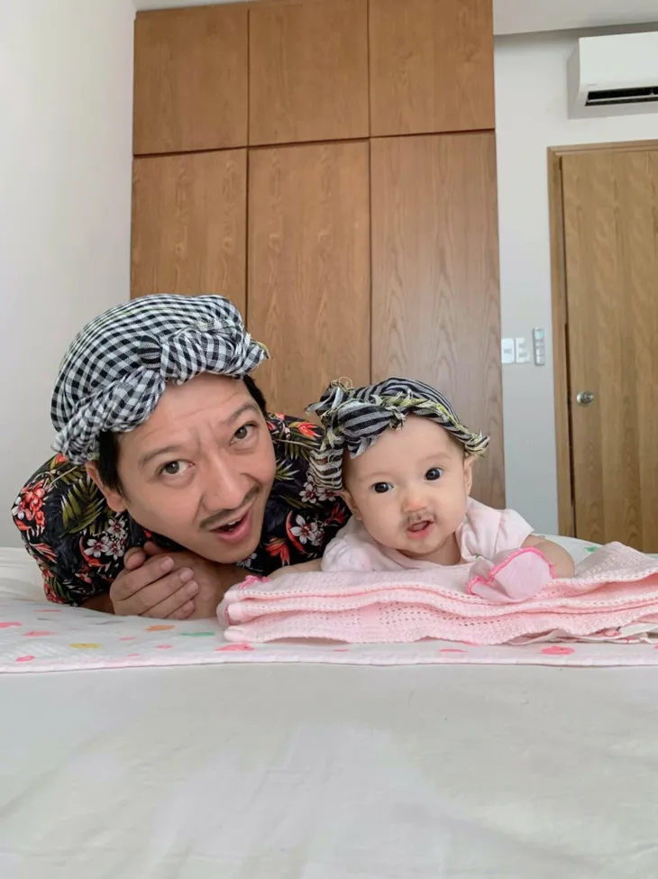 Sao Việt ngày 27/10: Vợ chồng Công Lý đến Nhật Bản, Trường Giang khoe con gái giống hệt bố - Ảnh 2. Sao Việt ngày 27/10: Vợ chồng Công Lý đến Nhật Bản, Trường Giang khoe con gái giống hệt bố - Ảnh 2.