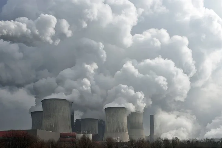 IEA dự báo lượng khí thải toàn cầu sẽ đạt đỉnh vào năm 2025 - Ảnh 1. IEA dự báo lượng khí thải toàn cầu sẽ đạt đỉnh vào năm 2025 - Ảnh 1.