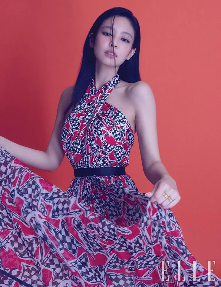 Jennie (BLACKPINK) chứng minh sức hút thời trang trên Elle - Ảnh 6. Jennie (BLACKPINK) chứng minh sức hút thời trang trên Elle - Ảnh 6.