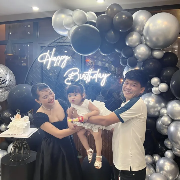 Sao Việt ngày 28/19: Nhan sắc nghệ sĩ Trịnh Kinh Chi thời đôi mươi, Huyền Lizzie đẹp đôi bên Đình Tú - Ảnh 7. Sao Việt ngày 28/19: Nhan sắc nghệ sĩ Trịnh Kinh Chi thời đôi mươi, Huyền Lizzie đẹp đôi bên Đình Tú - Ảnh 7.
