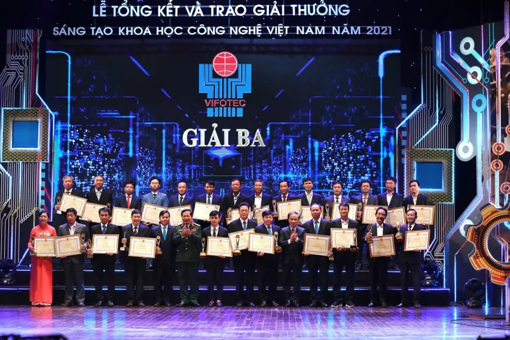 Trao Giải thưởng Sáng tạo Khoa học Công nghệ Việt Nam 2021 - Ảnh 4. Trao Giải thưởng Sáng tạo Khoa học Công nghệ Việt Nam 2021 - Ảnh 4.