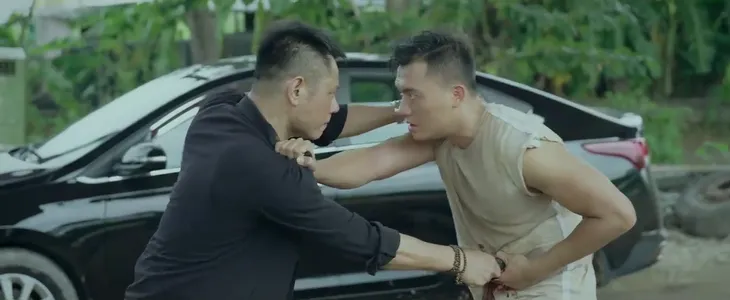 Đấu trí - Tập 72: Đại úy Phong bị đâm trọng thương - Ảnh 16. Đấu trí - Tập 72: Đại úy Phong bị đâm trọng thương - Ảnh 16.