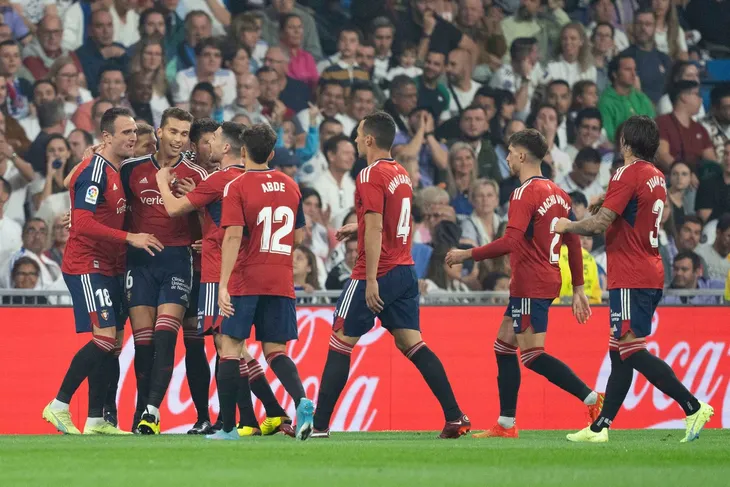 Benzema đá hỏng phạt đền, Real Madrid mất ngôi đầu vào tay Barca - Ảnh 2. Benzema đá hỏng phạt đền, Real Madrid mất ngôi đầu vào tay Barca - Ảnh 2.