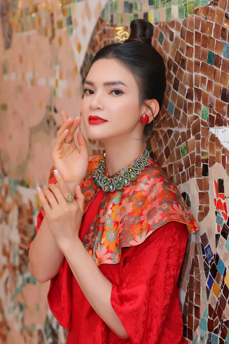 Phạm Phương Thảo diện loạt váy áo nổi bần bật trên ghế Giám khảo vòng Chung kết Sao Mai 2022 - Ảnh 6. Phạm Phương Thảo diện loạt váy áo nổi bần bật trên ghế Giám khảo vòng Chung kết Sao Mai 2022 - Ảnh 6.