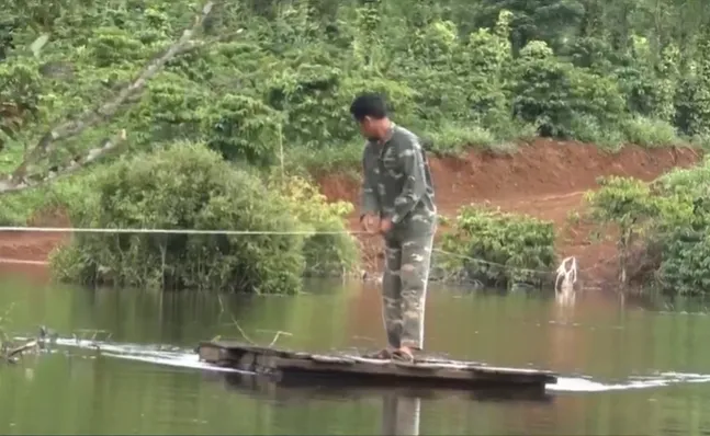Hồ thủy lợi tích nước nhấn chìm đường dân sinh - Ảnh 2. Hồ thủy lợi tích nước nhấn chìm đường dân sinh - Ảnh 2.