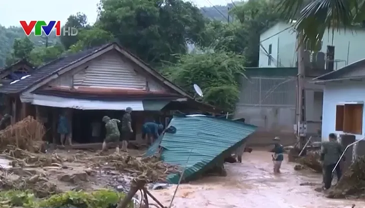 Hình ảnh tan hoang sau trận lũ quét ở Nghệ An - Ảnh 2.