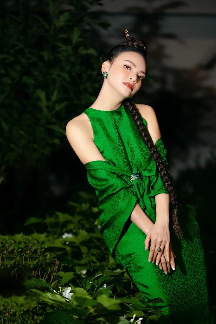Phạm Phương Thảo diện loạt váy áo nổi bần bật trên ghế Giám khảo vòng Chung kết Sao Mai 2022 - Ảnh 7. Phạm Phương Thảo diện loạt váy áo nổi bần bật trên ghế Giám khảo vòng Chung kết Sao Mai 2022 - Ảnh 7.